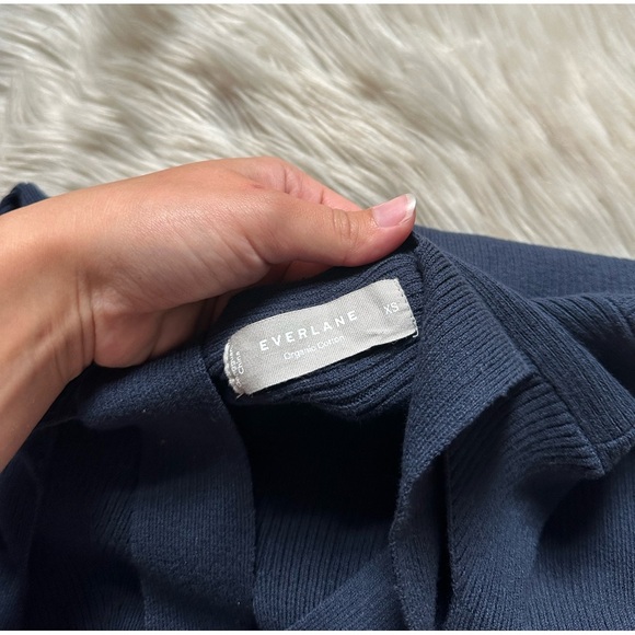 EVERLANE The Ribbed Cotton Cross-Back Dress In Navy - Picture 8 of 9